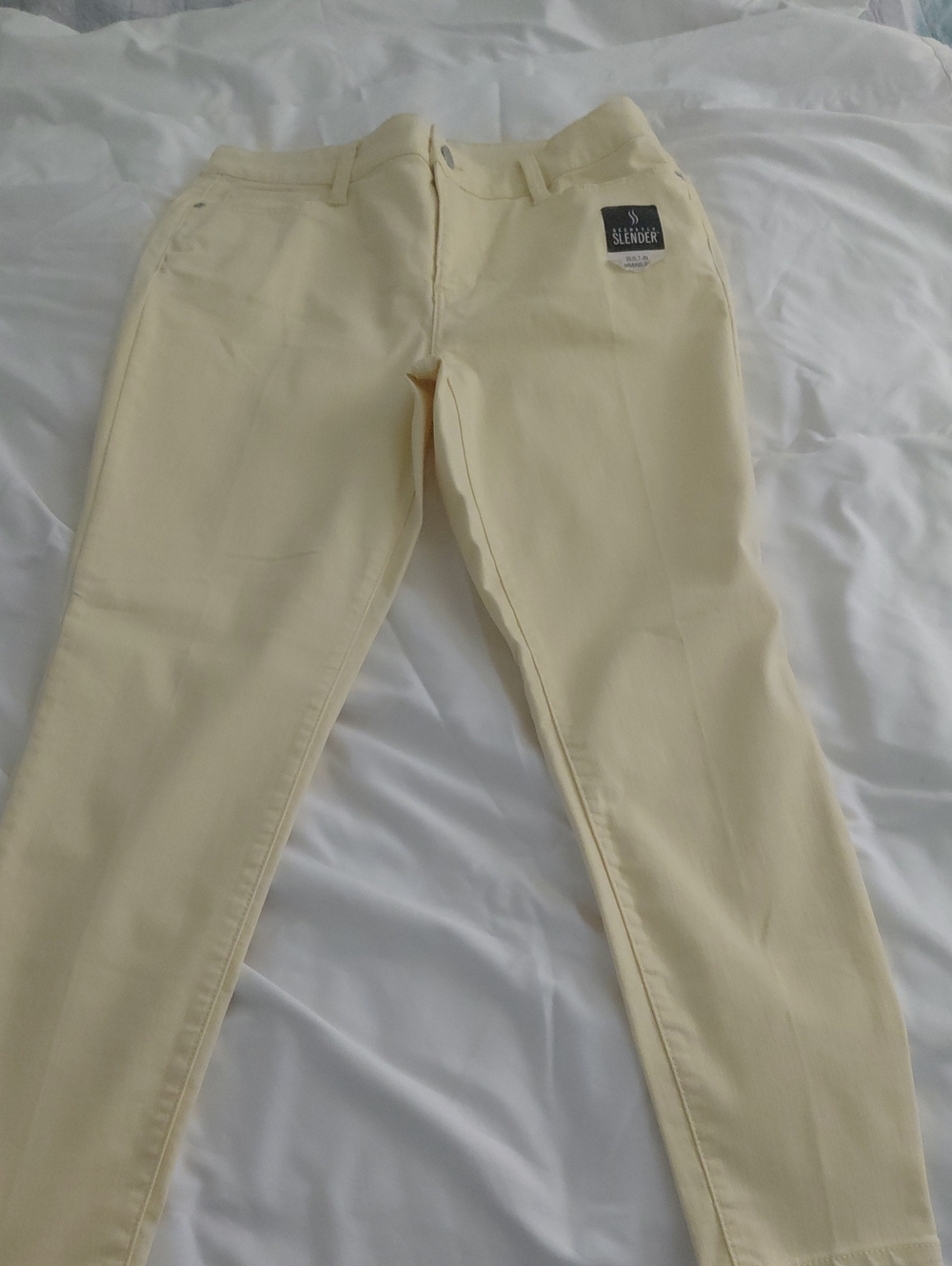 NWT  Women Jeans - Yelliw